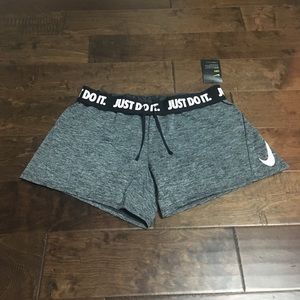 nike women's attack tr5 short